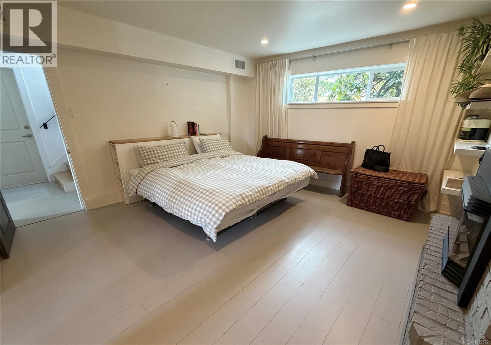 2518 Cosgrove Cres - 25