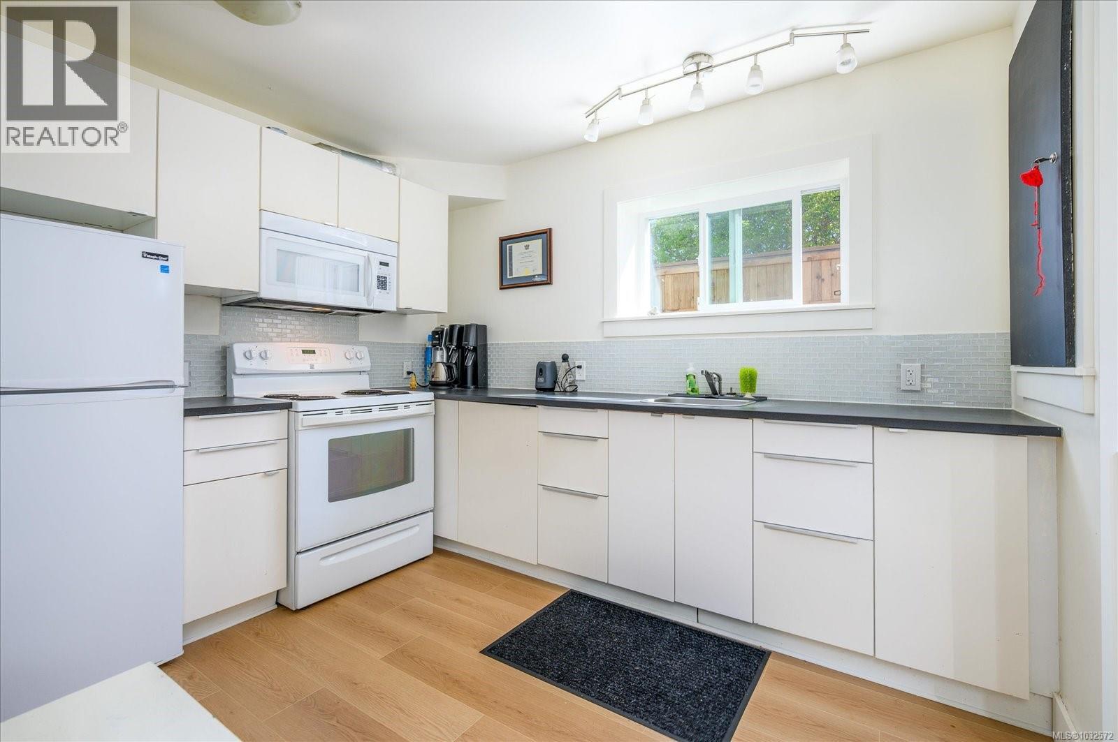 2518 Cosgrove Cres - 34