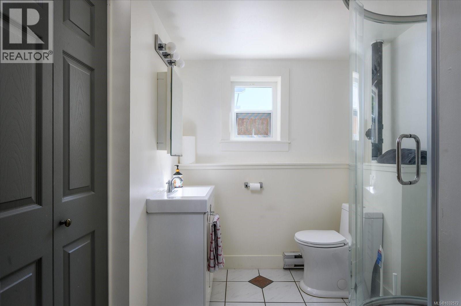 2518 Cosgrove Cres - 37