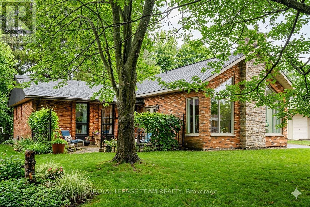 33 RUTHERFORD CRESCENT - 1