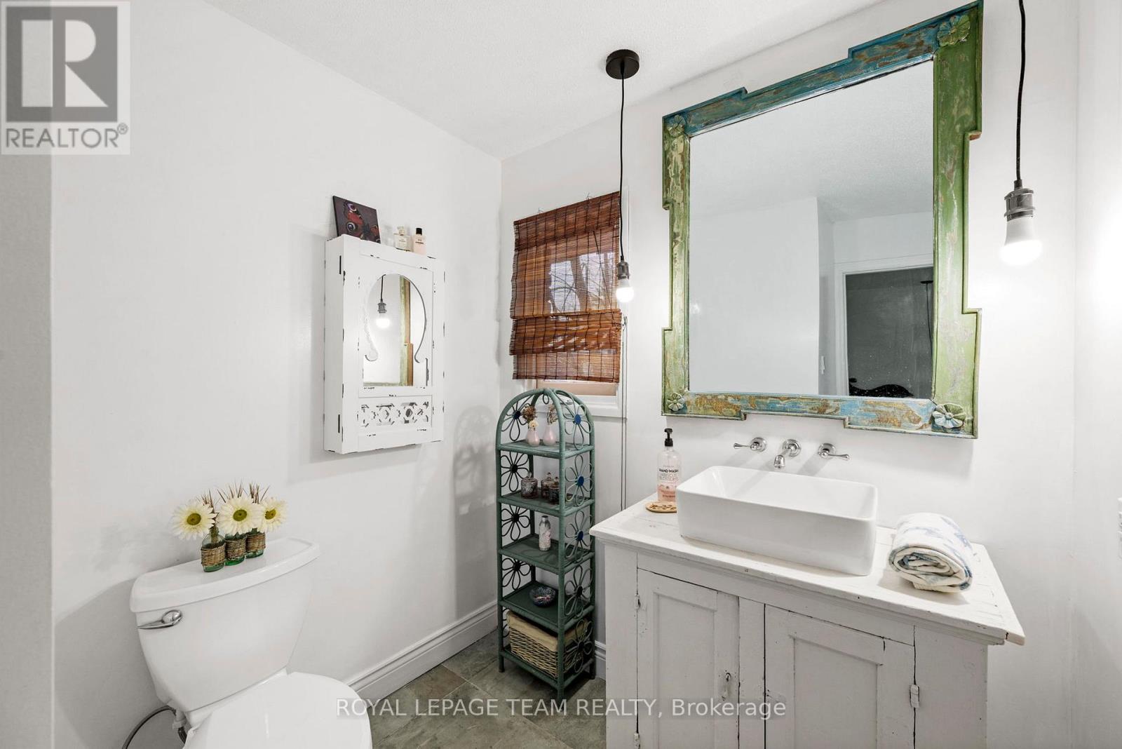 33 RUTHERFORD CRESCENT - 27
