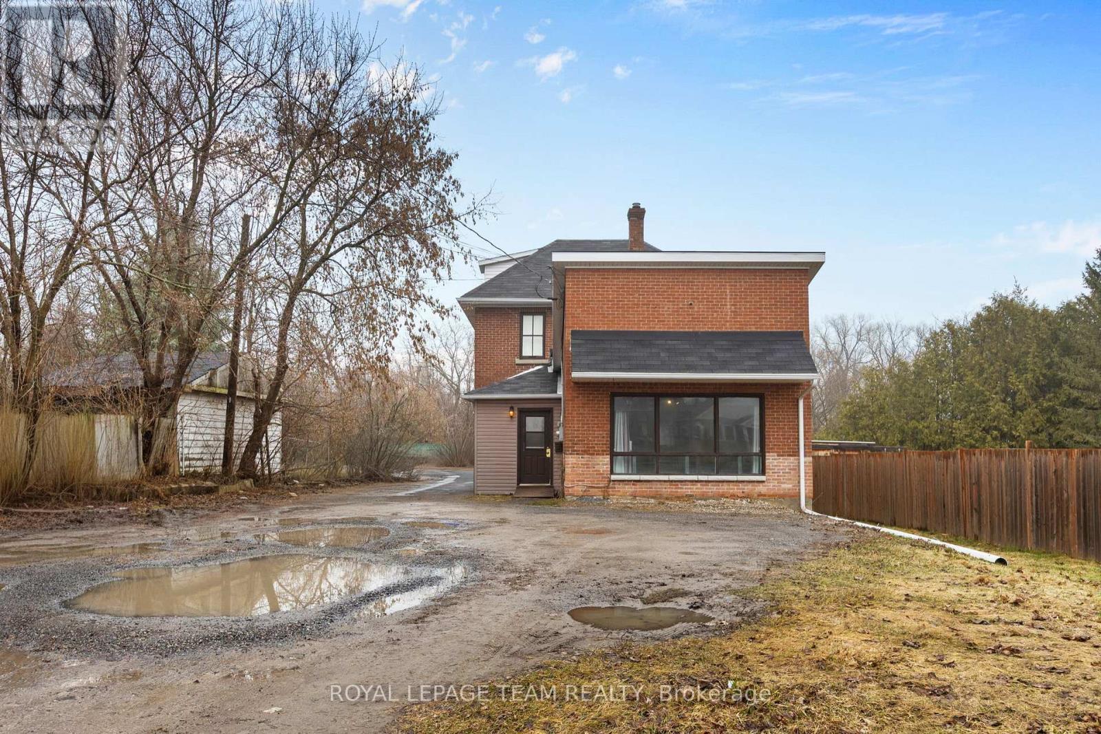 47 DANIEL STREET S - 1