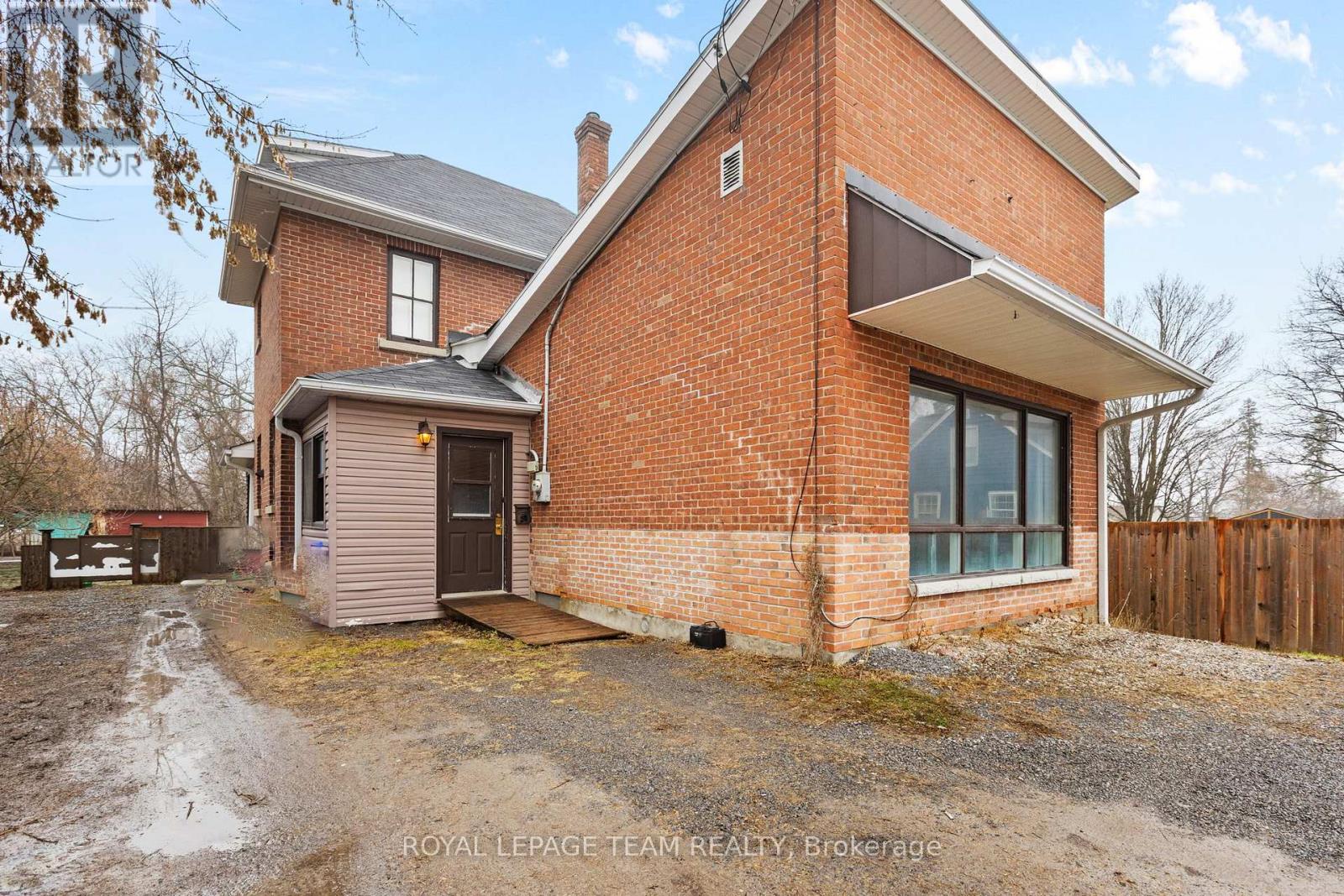 47 DANIEL STREET S - 2