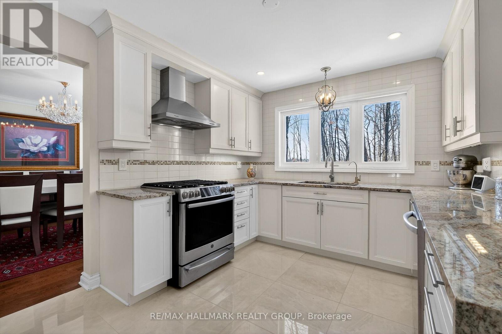 Gas stove, granite counters