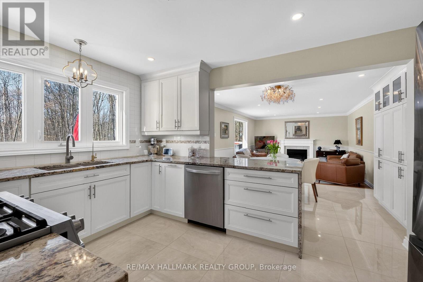 Dishwasher, breakfast bar