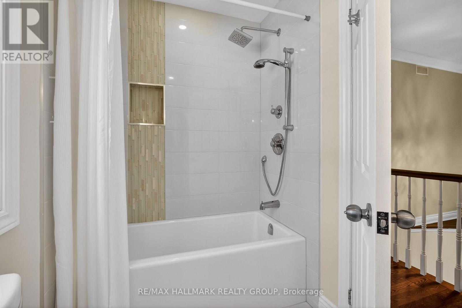 4 Piece bath on 2nd floor