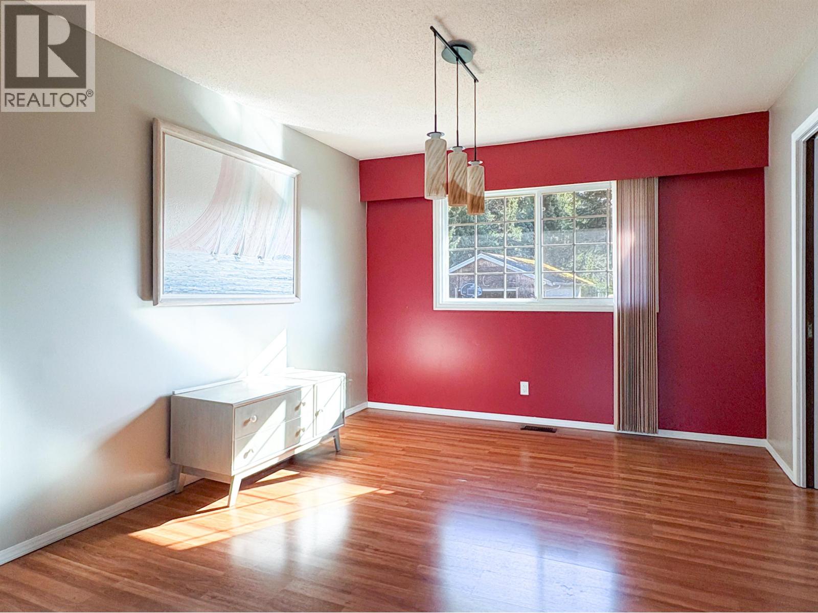 1216 TWEEDSMUIR AVENUE - 5