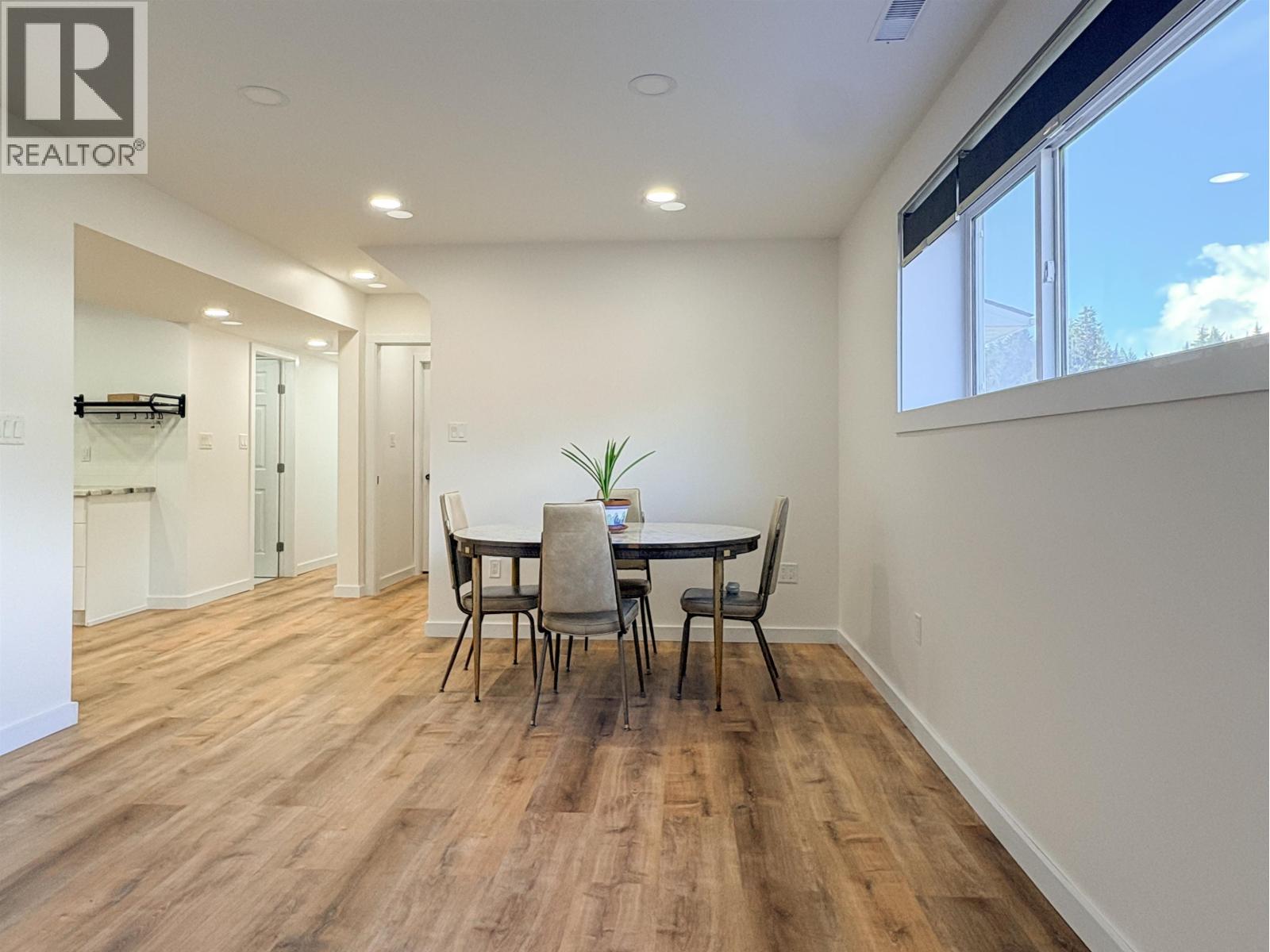 1216 TWEEDSMUIR AVENUE - 14