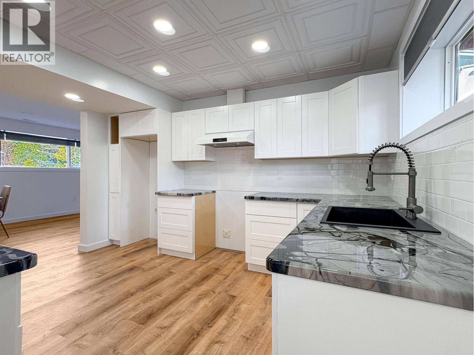 1216 TWEEDSMUIR AVENUE - 13