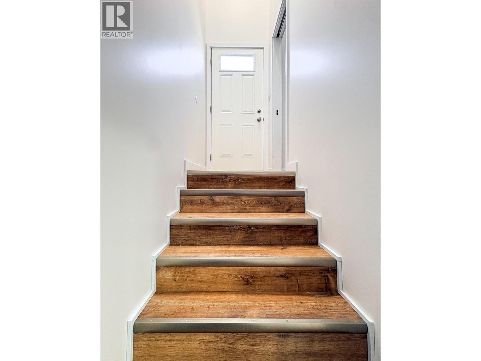 1216 TWEEDSMUIR AVENUE - Image 2