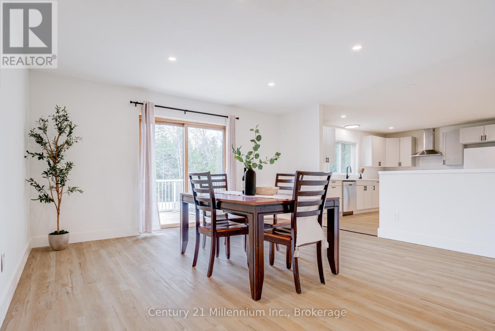 12 NICHOLAS STREET - 14