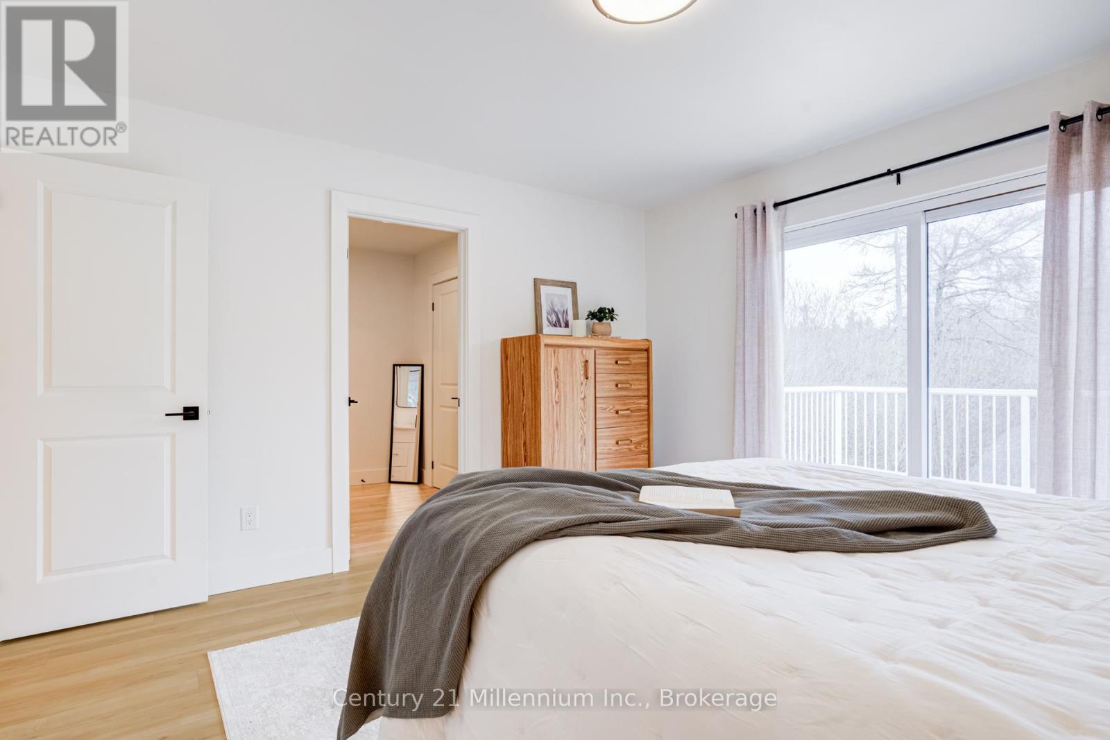 12 NICHOLAS STREET - 18
