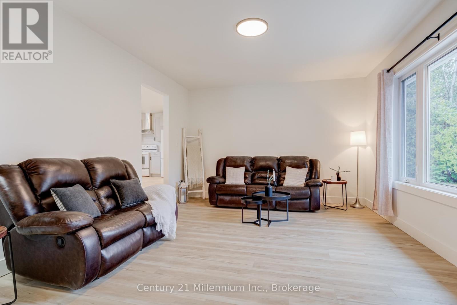 12 NICHOLAS STREET - 6