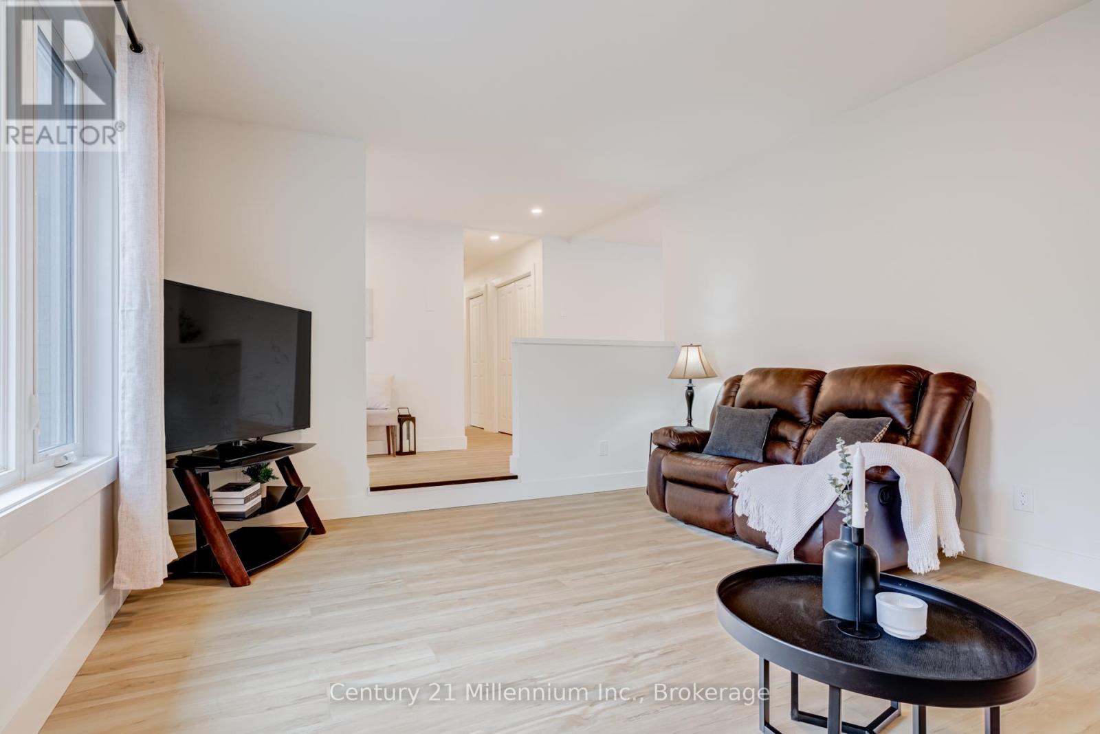 12 NICHOLAS STREET - 8