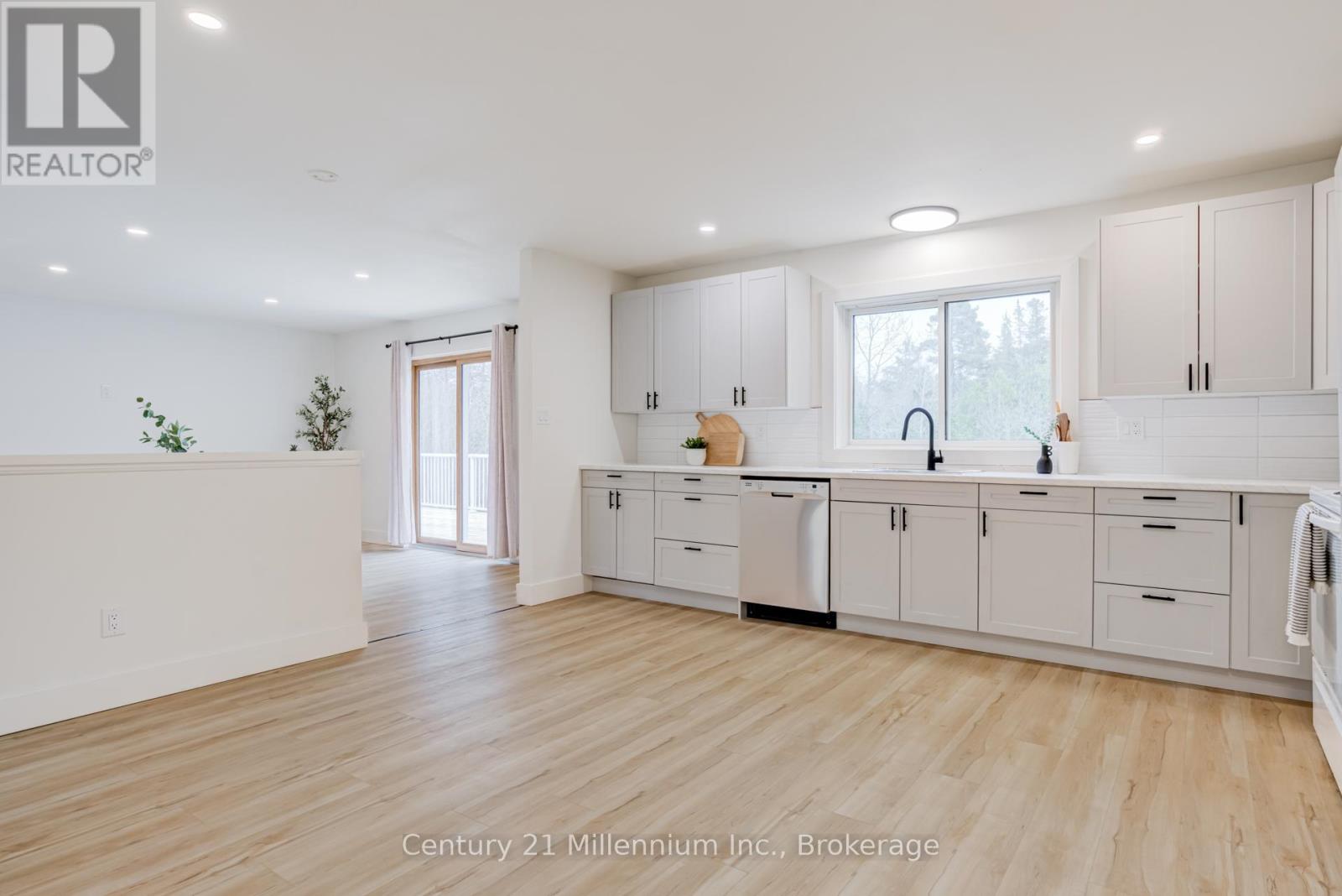 12 NICHOLAS STREET - 9