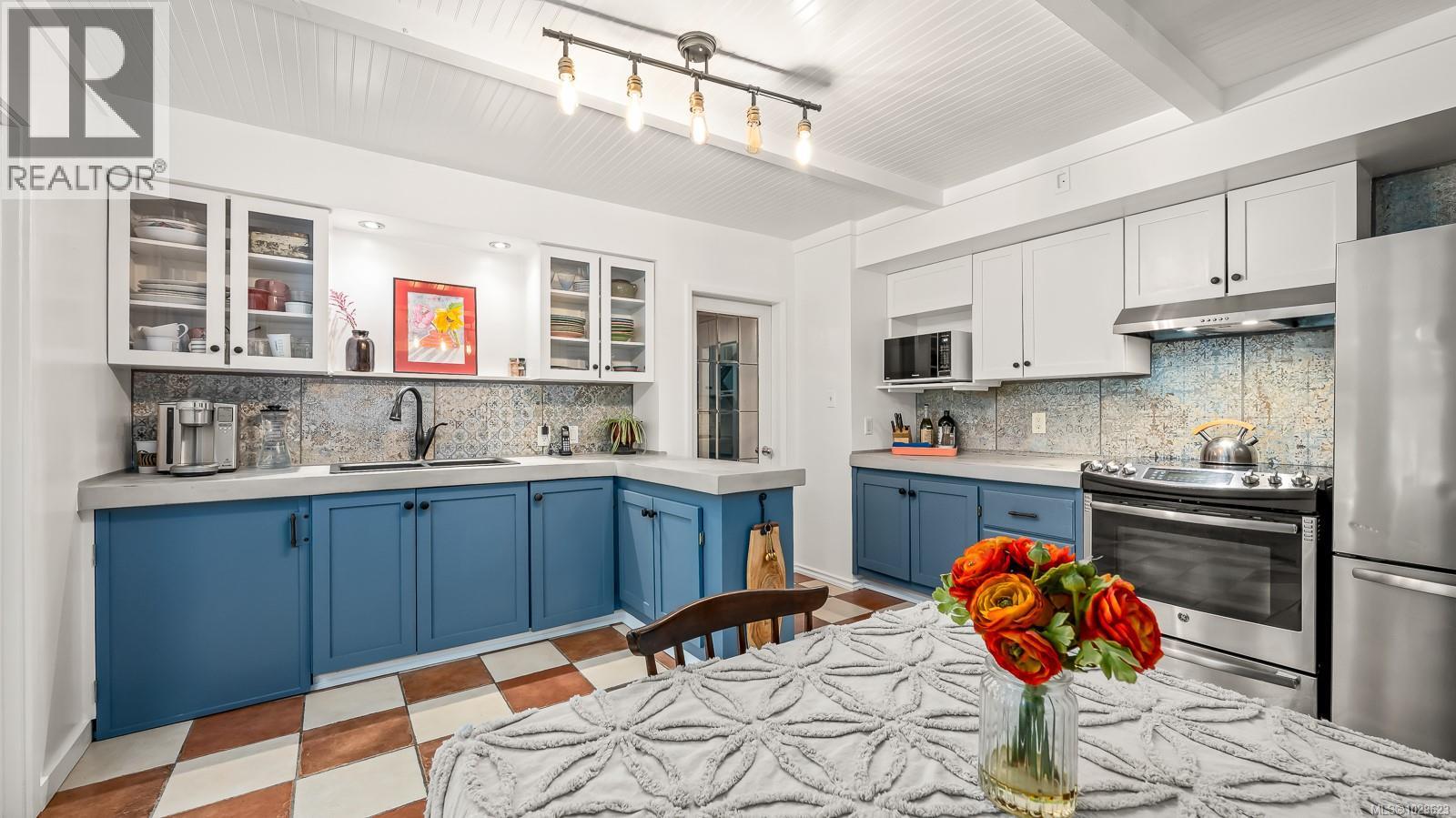 8131 MACARTNEY DR - 23