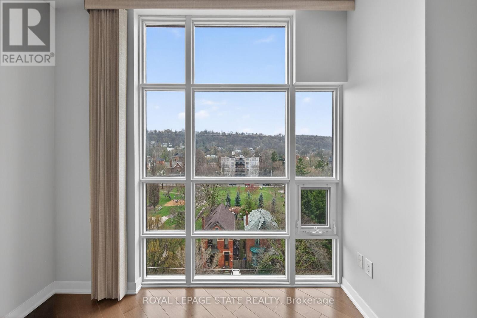 #804 90 CHARLTON AVENUE W - 11