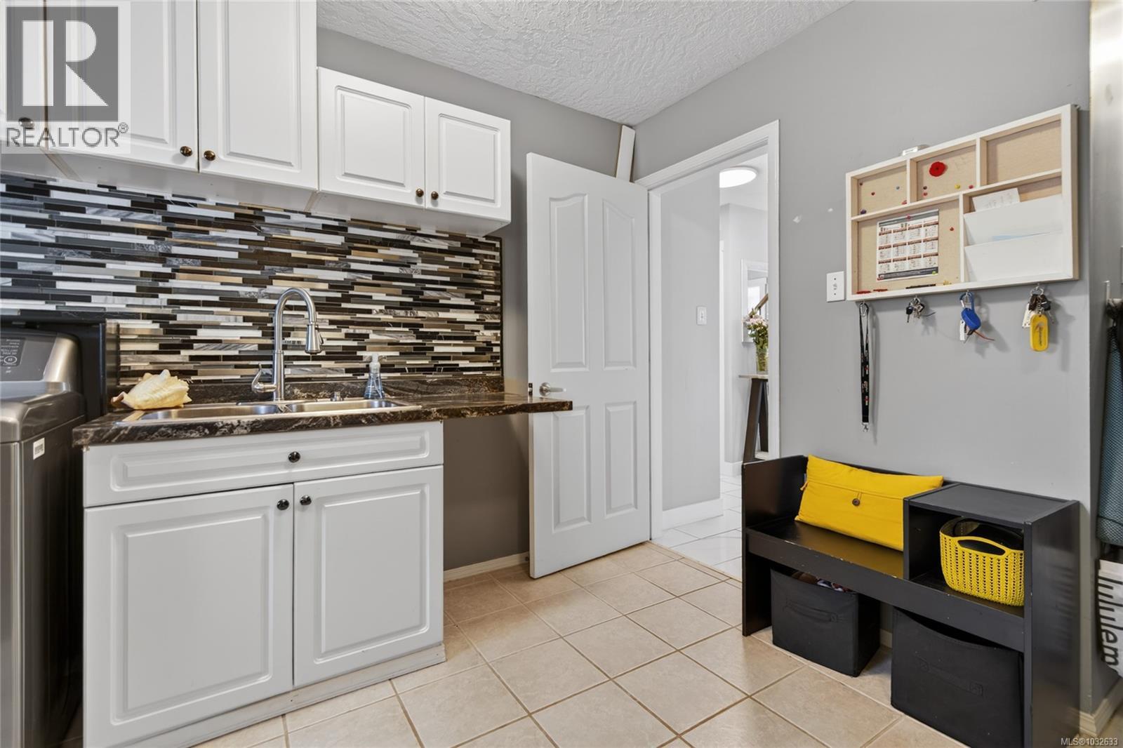 1731 Valley View Dr, Courtenay