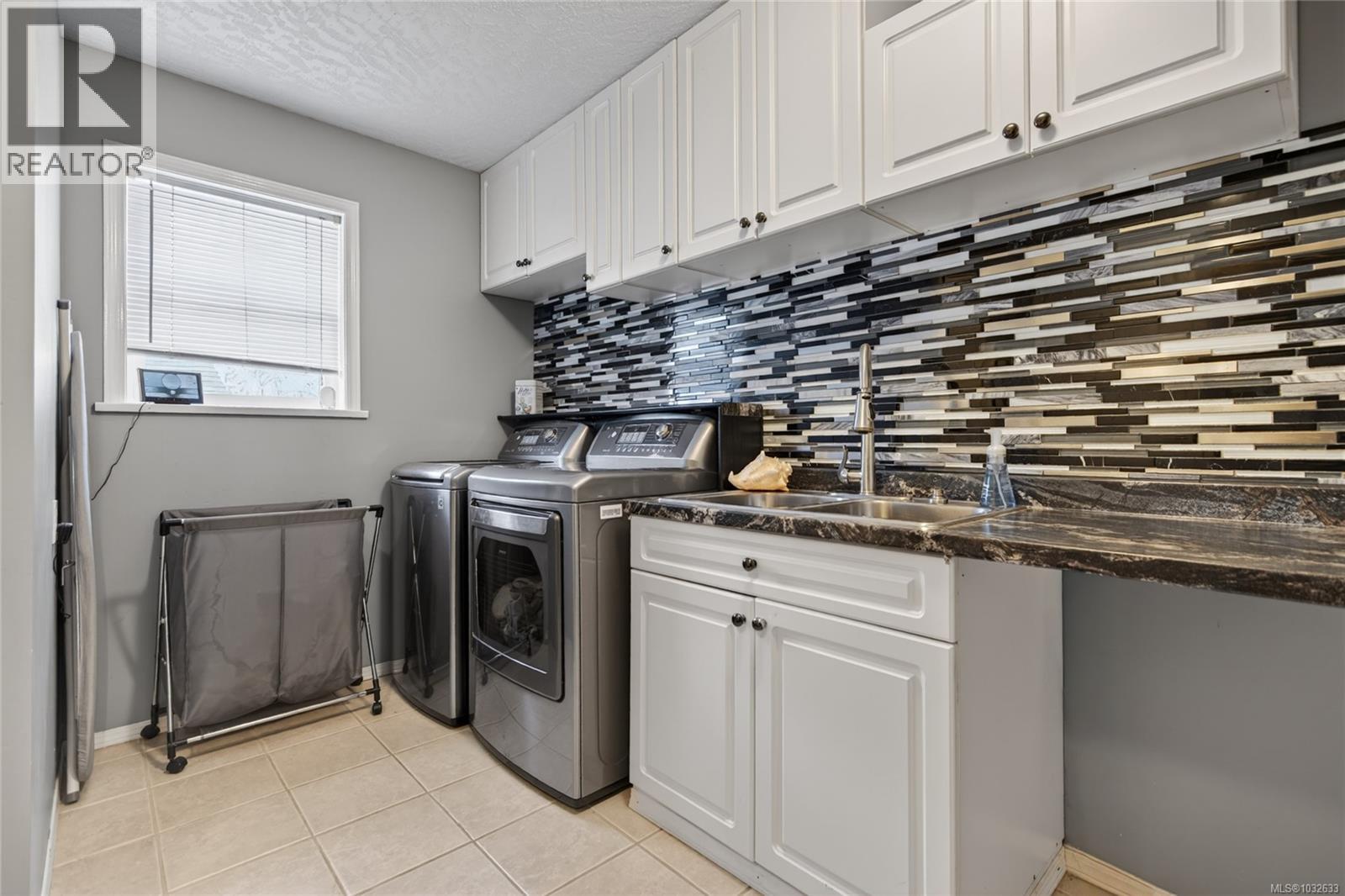 1731 Valley View Dr, Courtenay