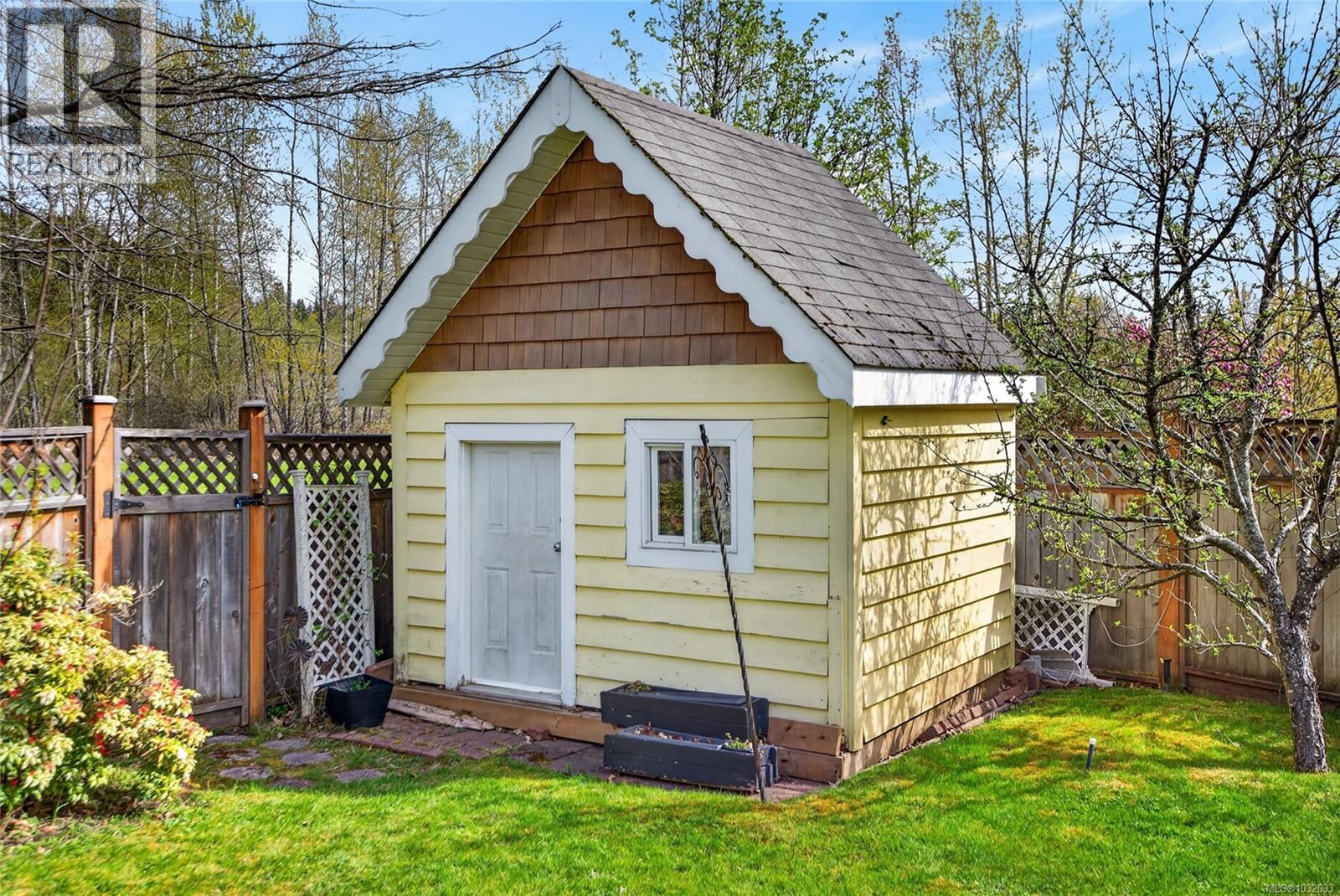 1731 Valley View Dr, Courtenay