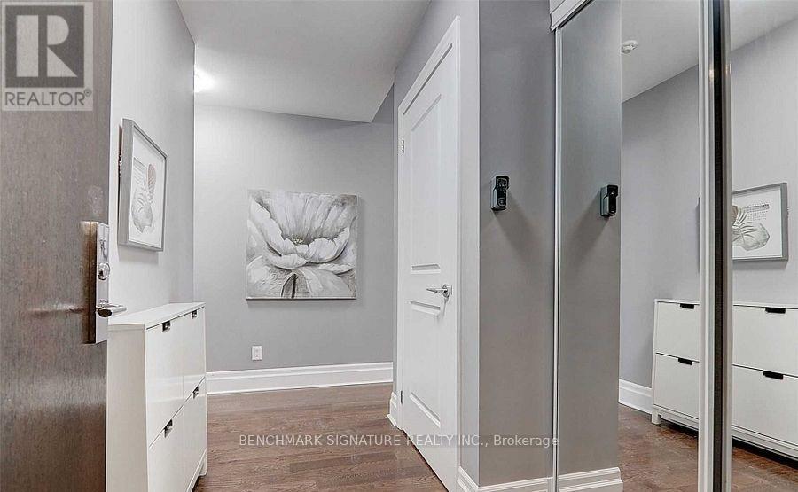 #901 1 UPPER DUKE CRESCENT - 22