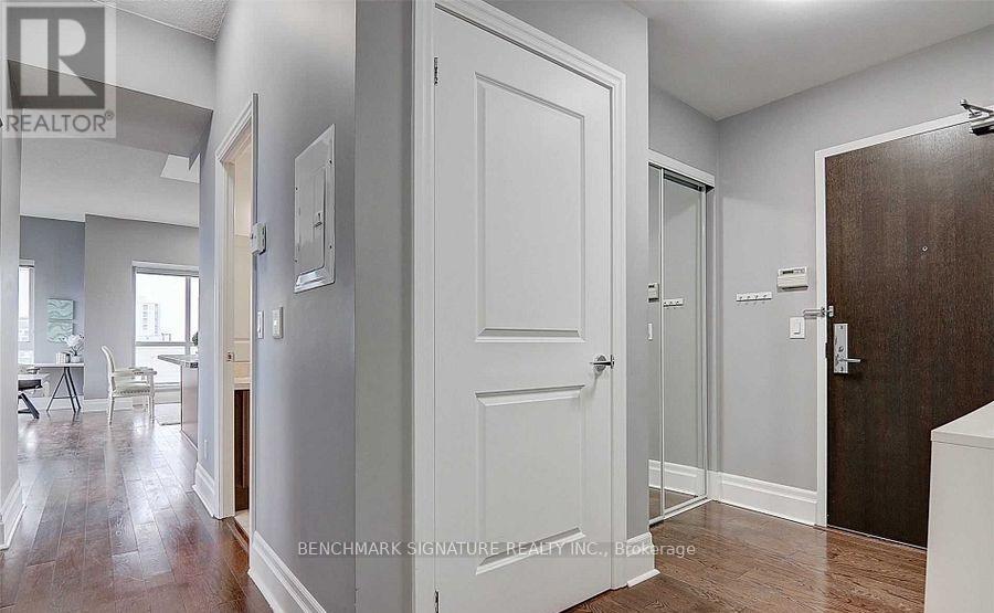 #901 1 UPPER DUKE CRESCENT - 24