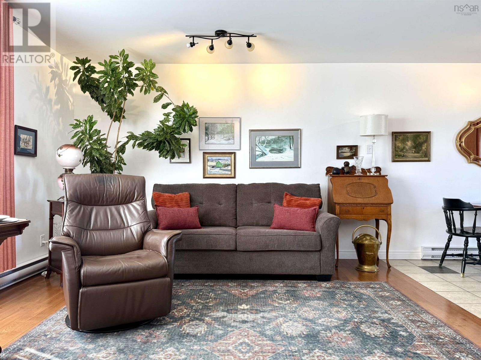 Property 16 of 50 of 24 Rhodes Avenue