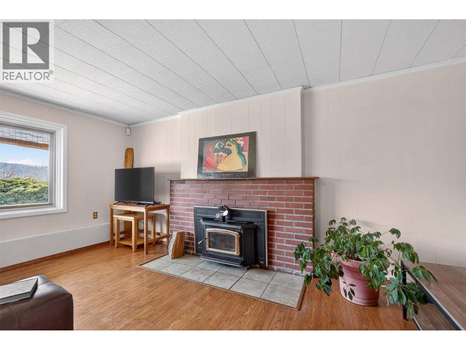 13006 Bristow Road, Summerland