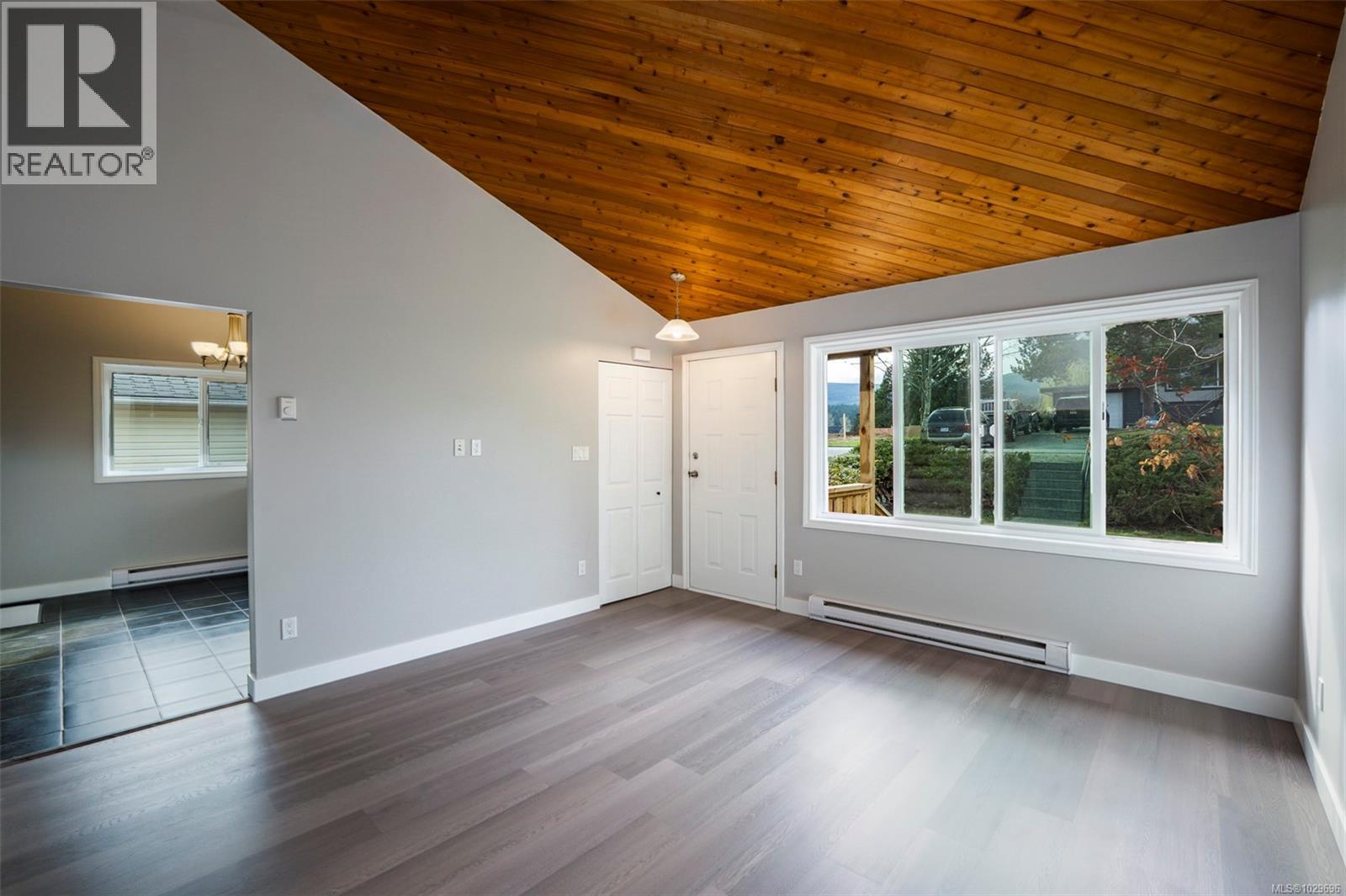 13' Vaulted ceilings with Cedar TnG