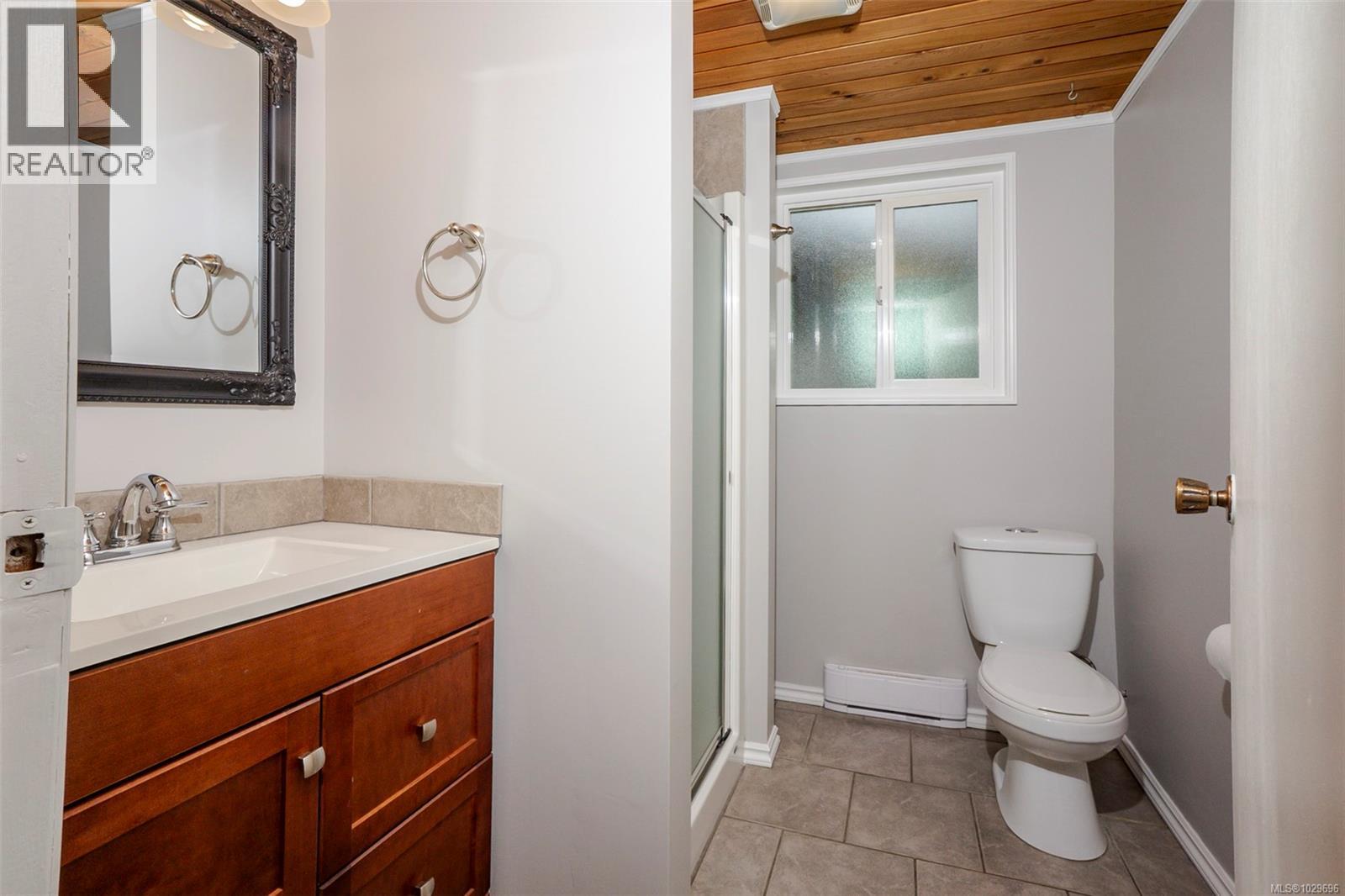Lower floor 3 pce bathroom