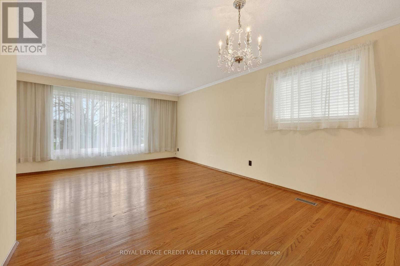 20 WILLIS DRIVE - 17