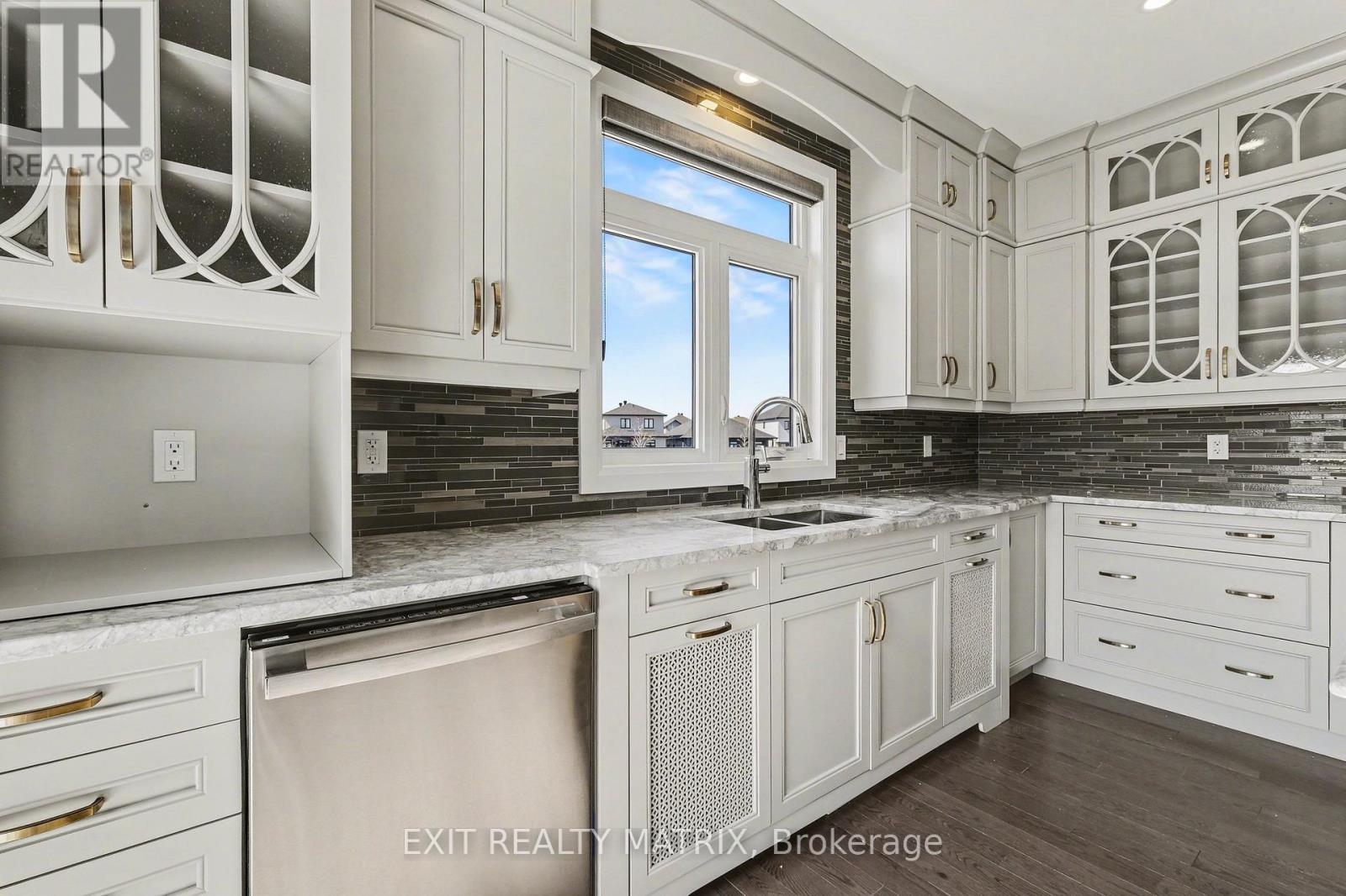 401 BRUGES STREET - 5