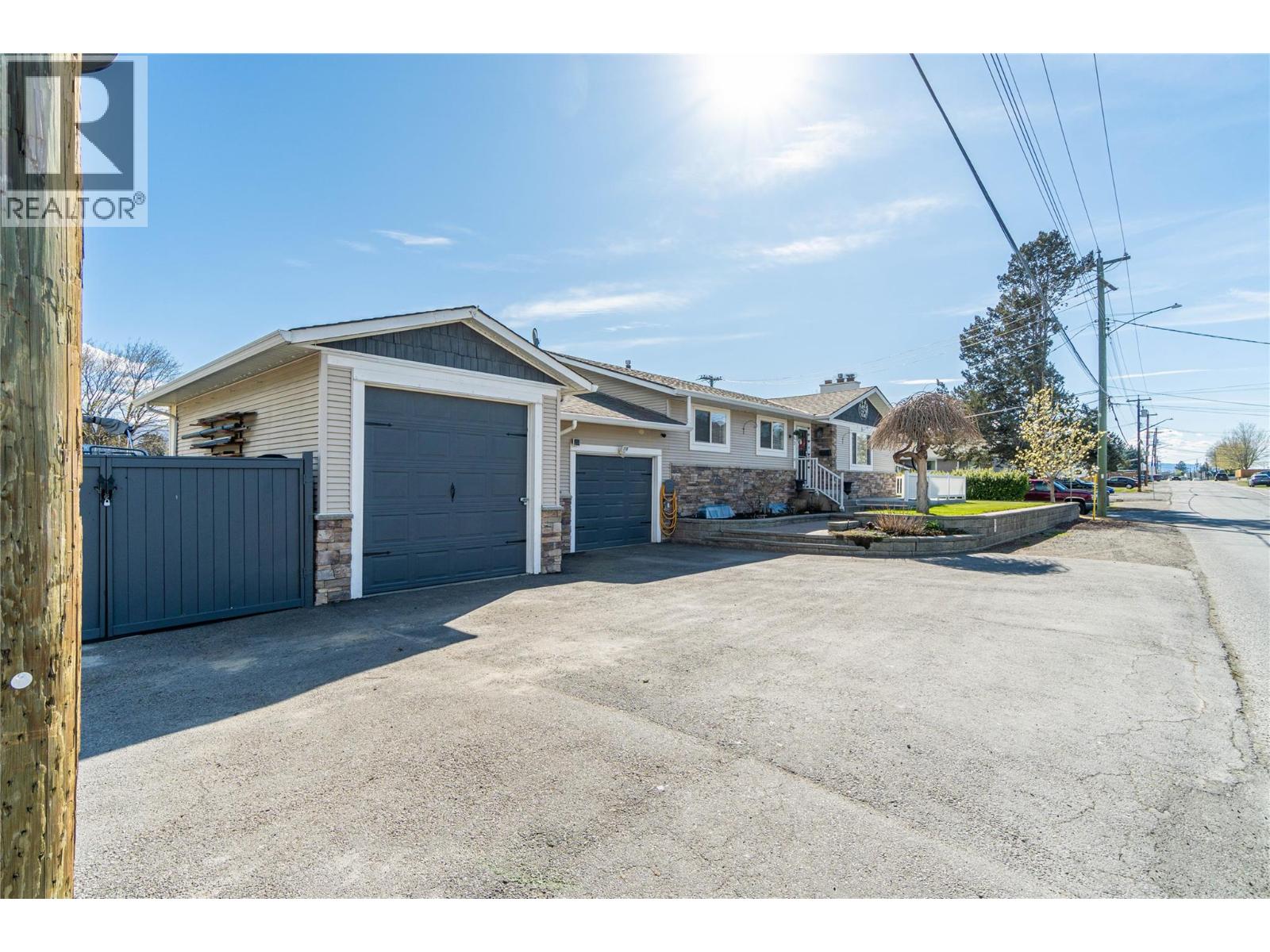 615 YORK AVENUE - Image 2