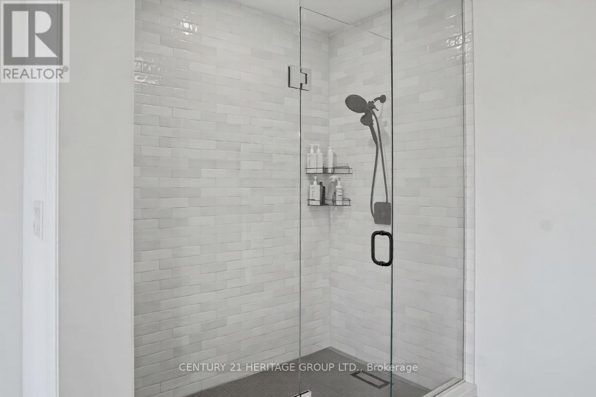 27 ORCHID CRESCENT - 35
