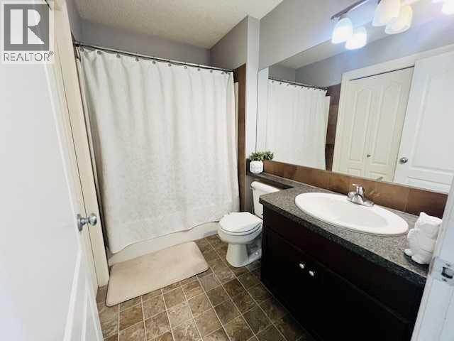 Single Family House Bi-level for Sale in  Saddlebrook Circle NE Saddle Ridge Calgary 