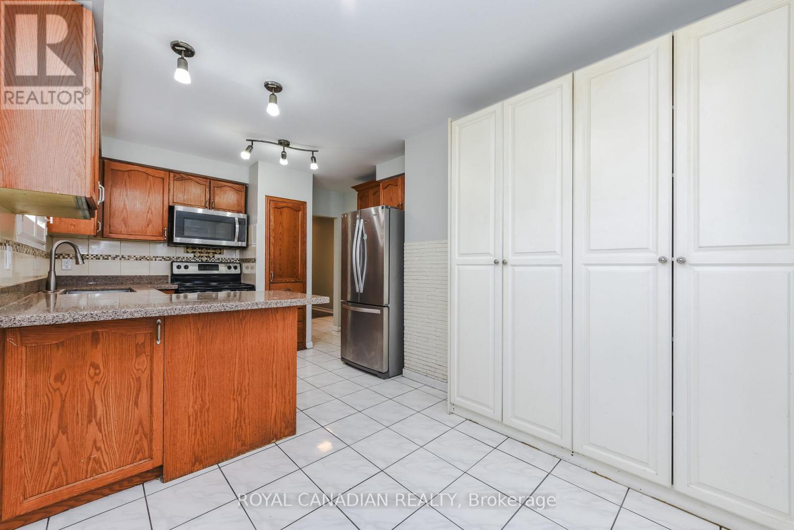 7566 LOCKINGTON CRESCENT - 10