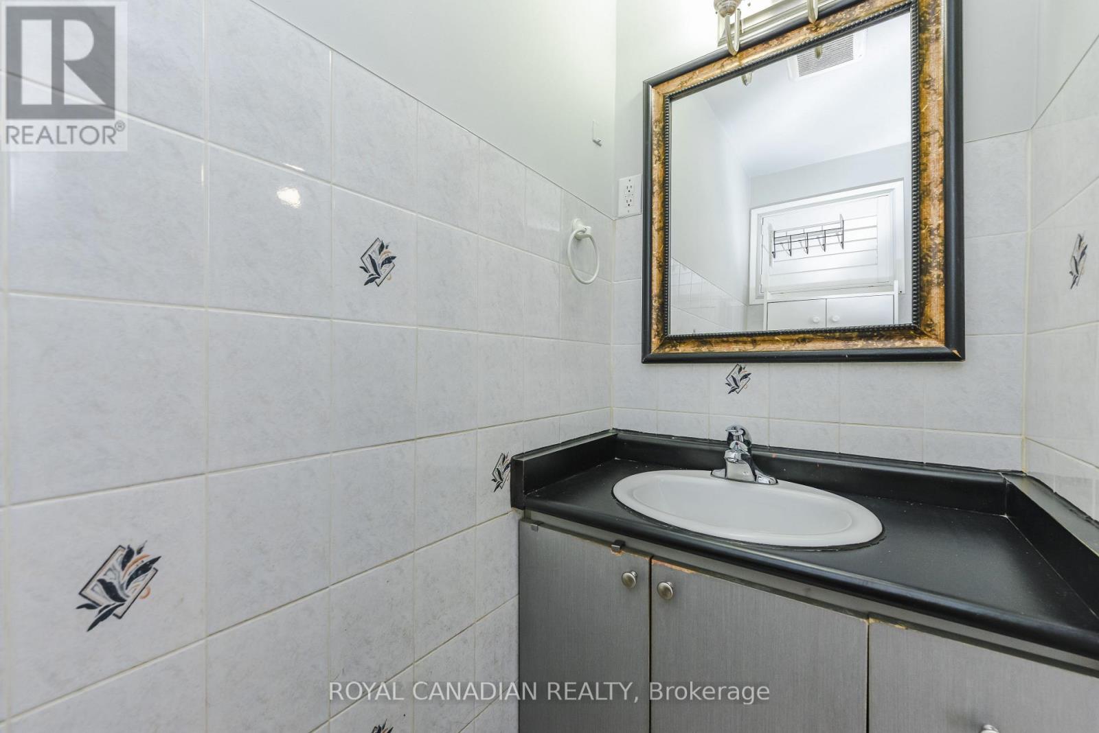 7566 LOCKINGTON CRESCENT - 32
