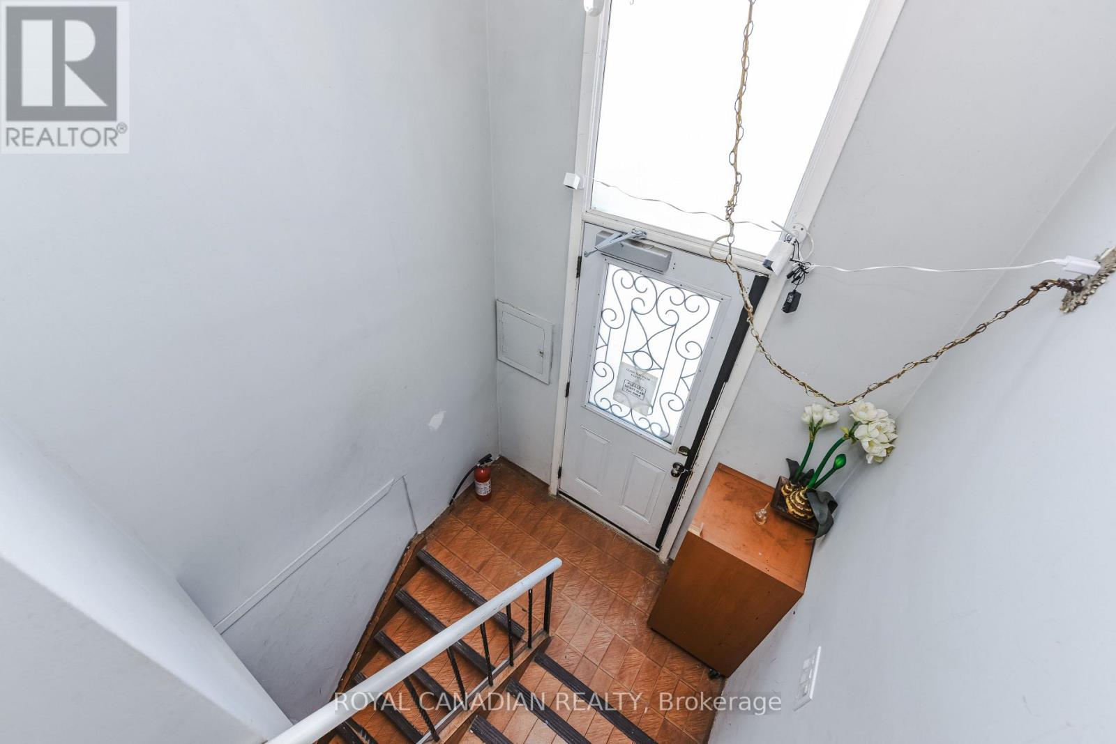7566 LOCKINGTON CRESCENT - 26