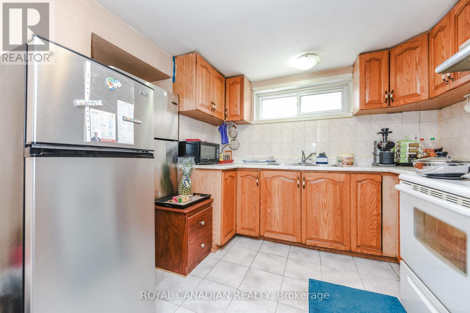 7566 LOCKINGTON CRESCENT - 28
