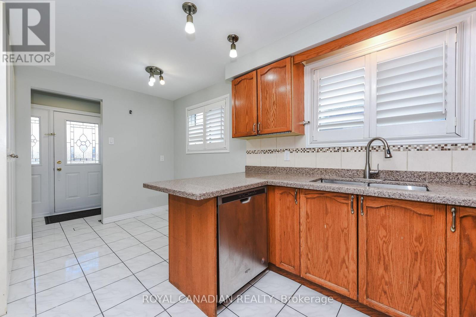 7566 LOCKINGTON CRESCENT - 4