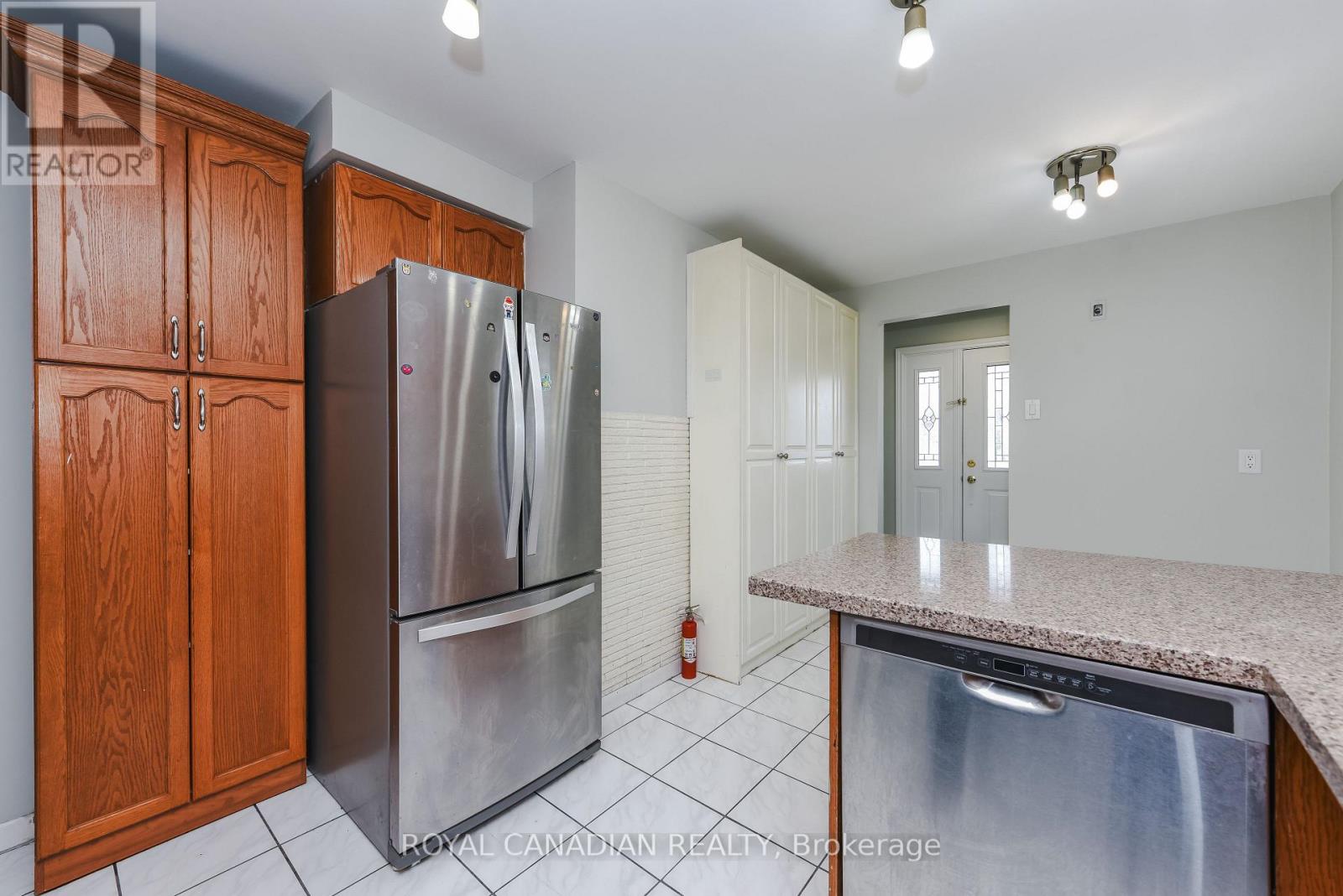 7566 LOCKINGTON CRESCENT - 5