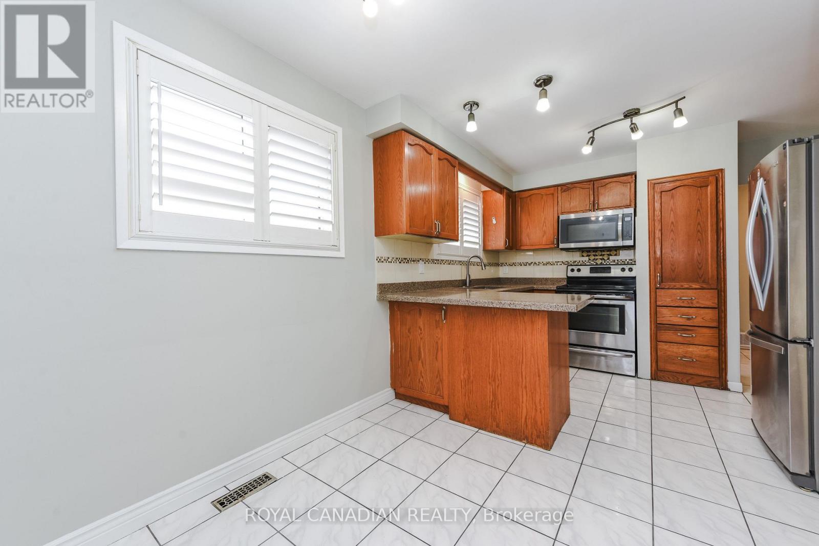 7566 LOCKINGTON CRESCENT - 6