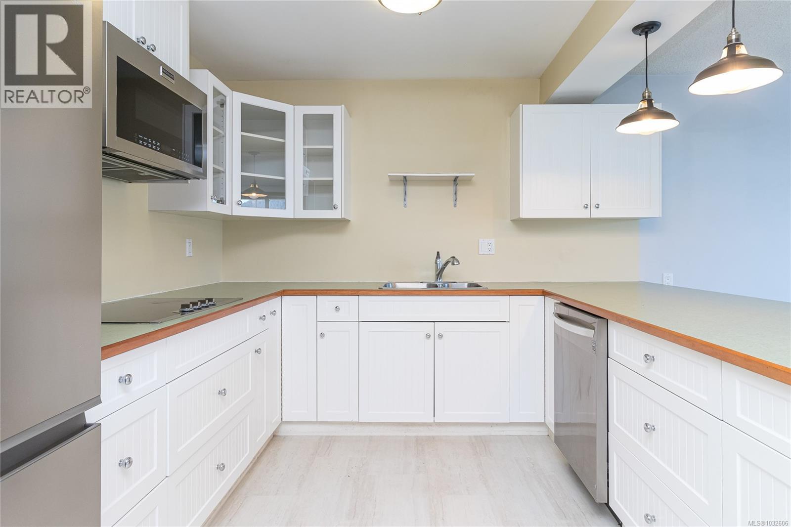 #204 1715 Pritchard St - 19