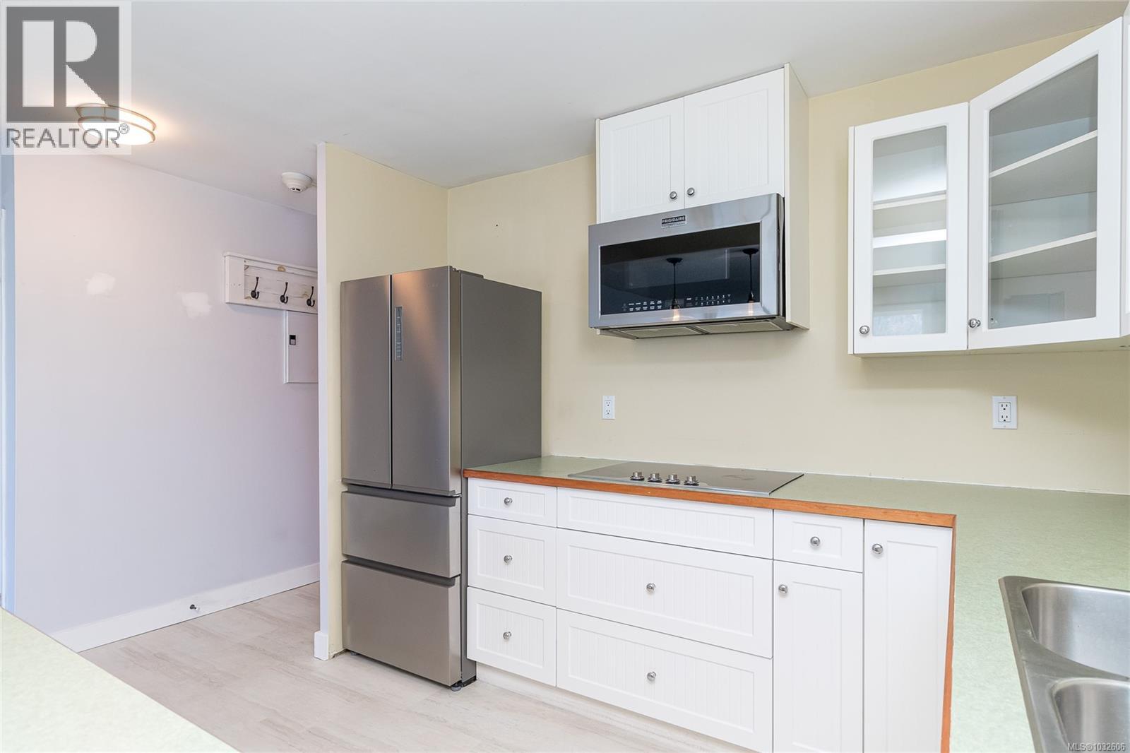 #204 1715 Pritchard St - 21