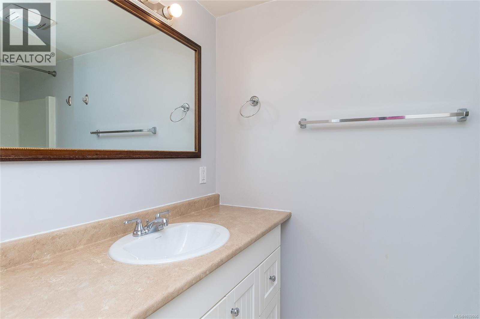 #204 1715 Pritchard St - 25