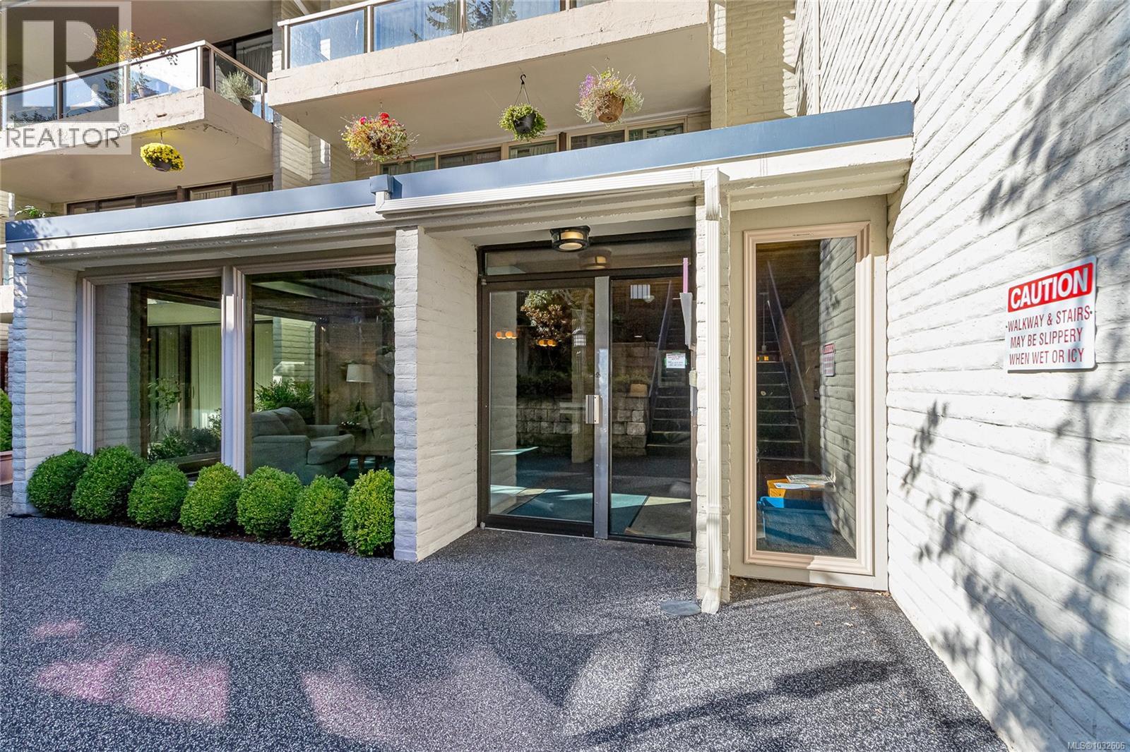 #204 1715 Pritchard St - 27