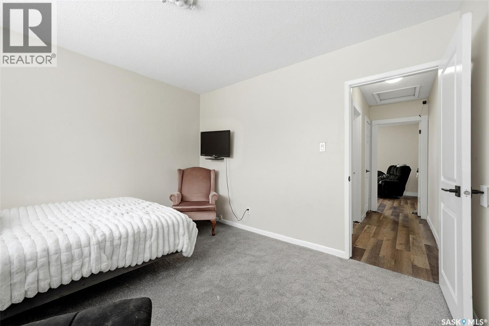 6 Hanley CRESCENT - 12