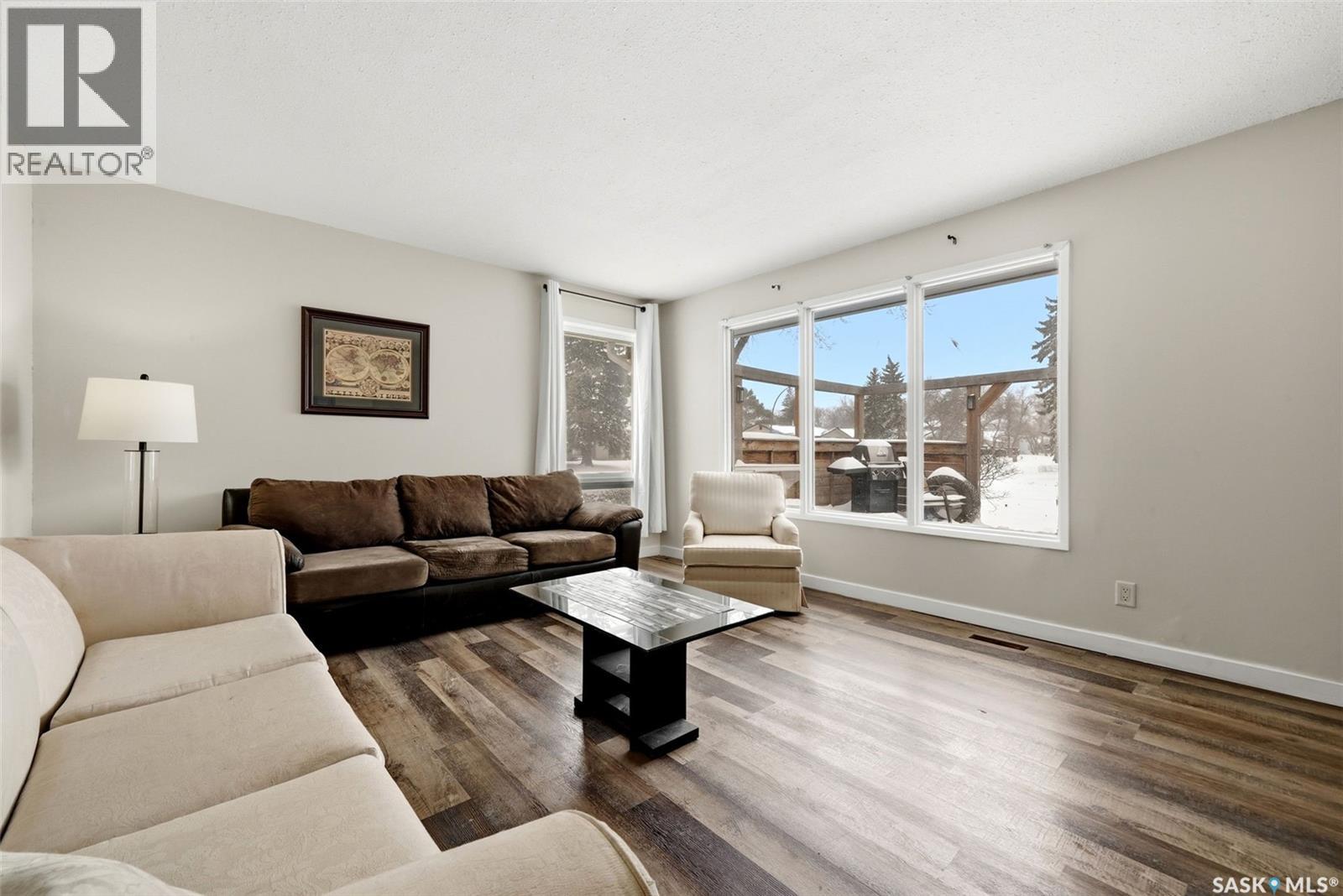 6 Hanley CRESCENT - Image 2