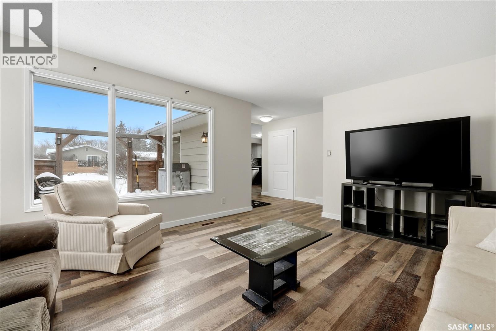 6 Hanley CRESCENT - Image 3
