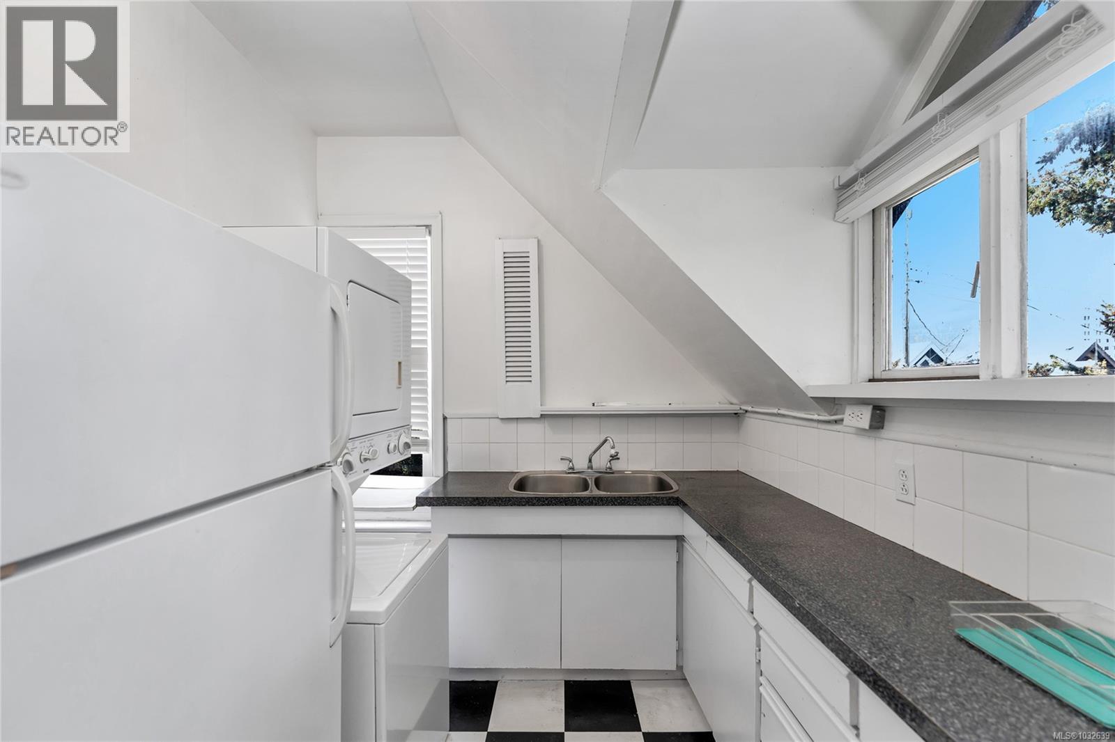  602 Battery Street, Victoria